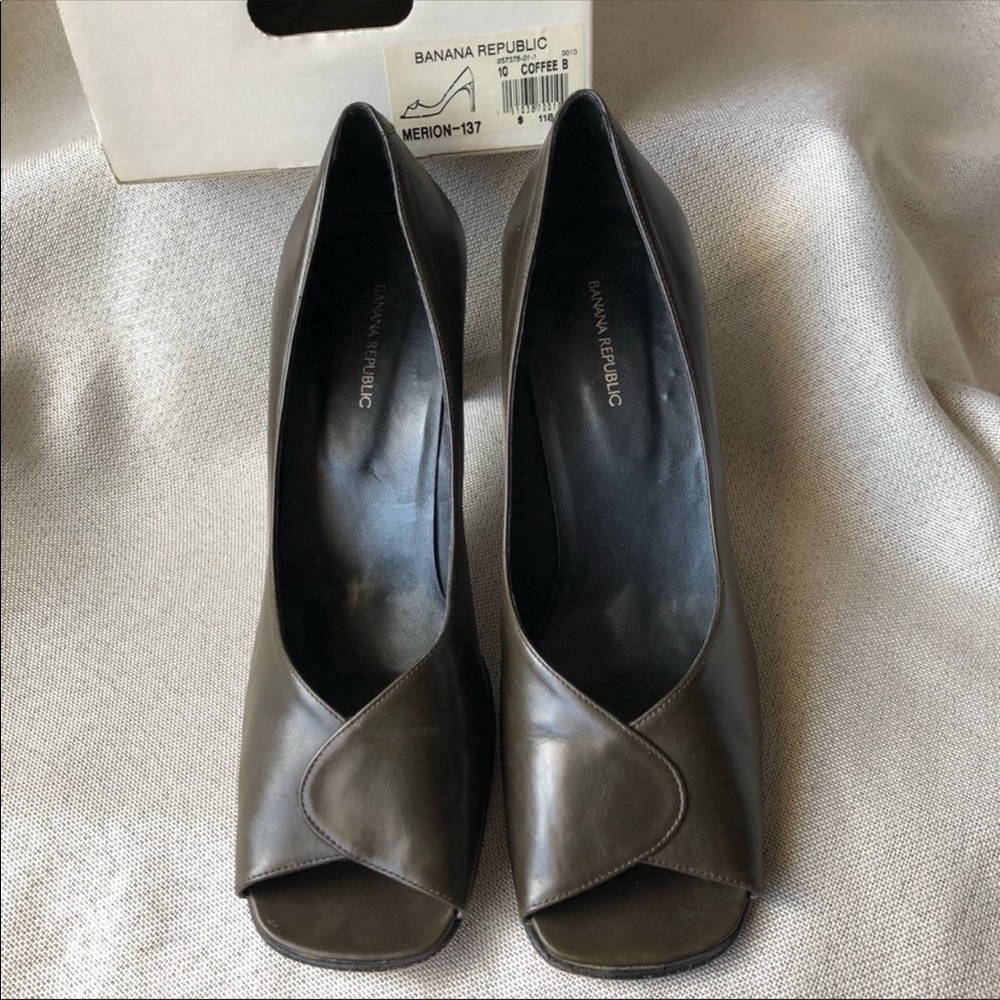 Banana Republic Olive Green “Coffee” Open Toe Pumps